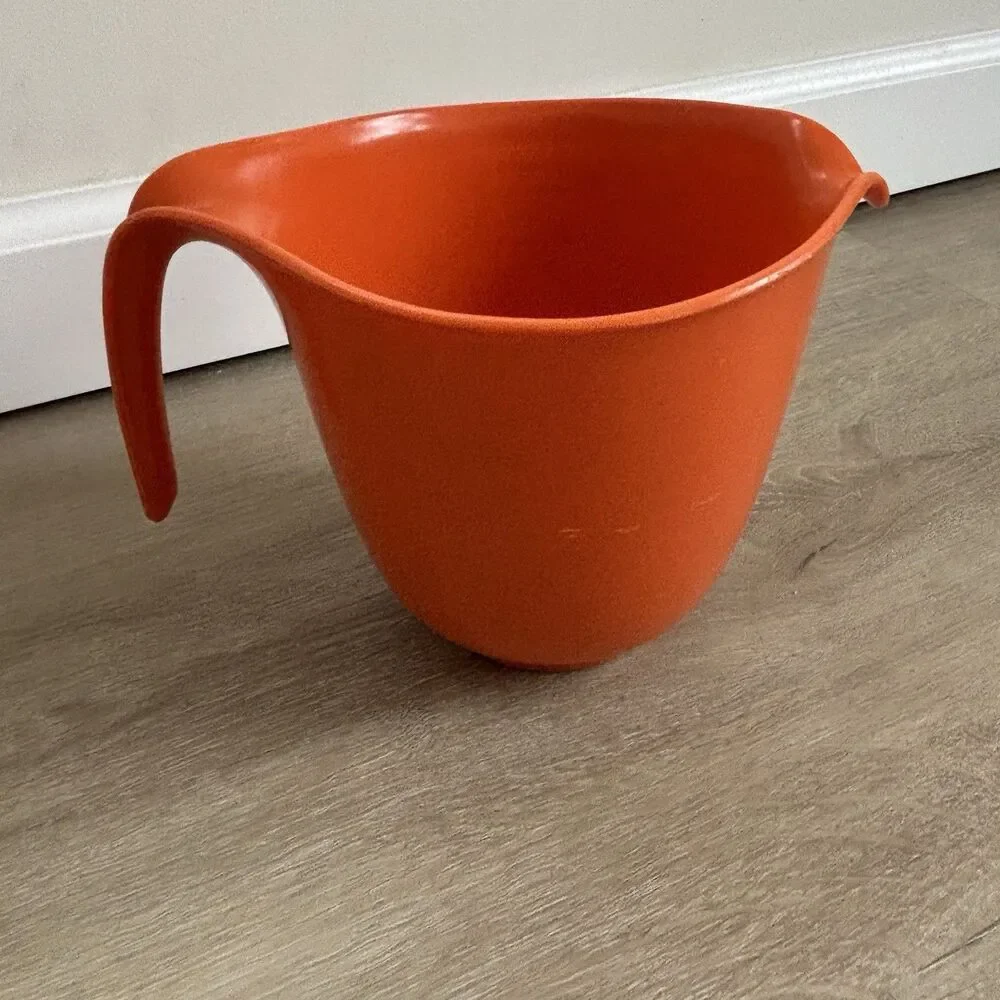 VTG Rubbermaid Grip N Mix Orange Batter Bowl 2661 Measuring PitcherSpout 1Qt 70s